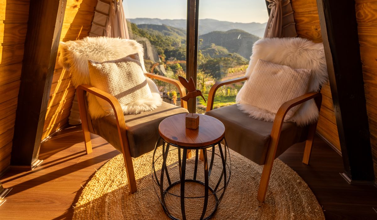 Choosing Warm Lighting for Compact Cabin Rooms