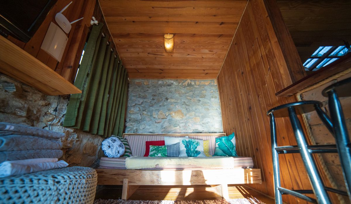 How to Make a Small Cabin Feel Cosy